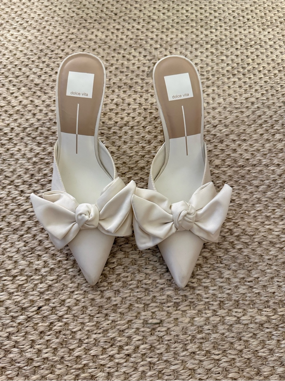Dolce Vita Women's Ivory Bow Pointed-Toe heel - Picture 2 of 4